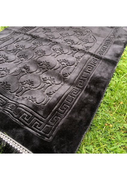 Lüks Kalın Yumuşak Peluş Kaymaz Deri Tabanlı Hediyelik Çeyizlik Seccade Siyah Peluş Seccade indirimleri