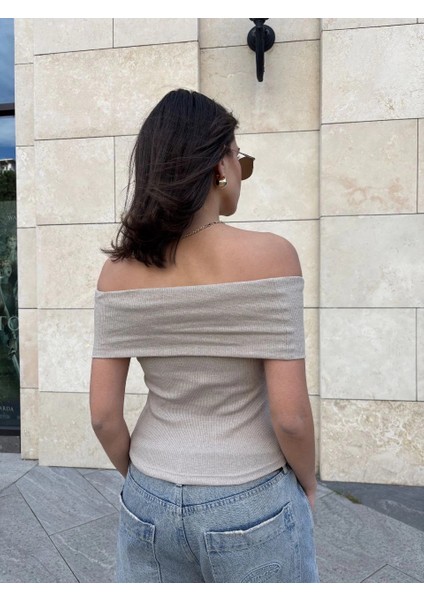 Madonna Yaka Sıfır Kol Bluz fırsatları