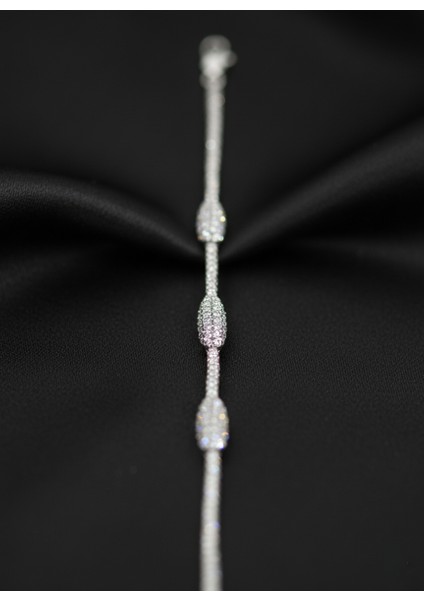 925 Ayar Gümüş Rodyum Kaplamalı Su Yolu Model Zirkon Taşlı Kadın Bileklik (Rodyum Kaplamalı)