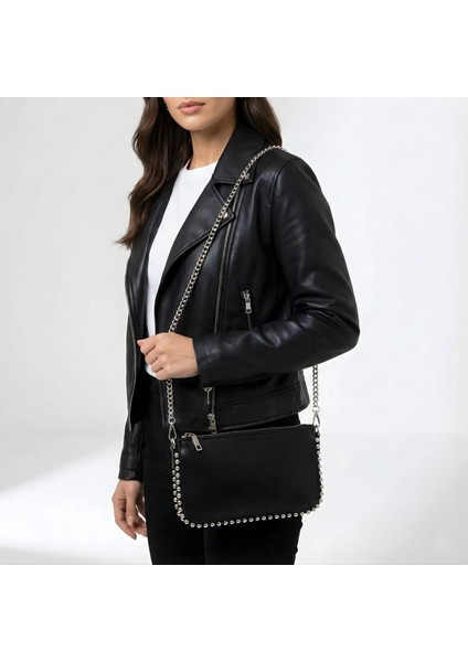 Gümüş Zımba Detaylı Zincirli Siyah Omuz Çantası