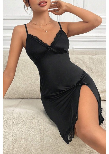 Kadın Siyah Dantelli Fiyonklu ve Yırtmaçlı Şık Gecelik