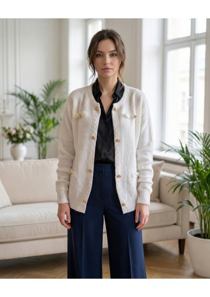 Kadın Beyaz Gold Düğmeli Yumuşak Hırka