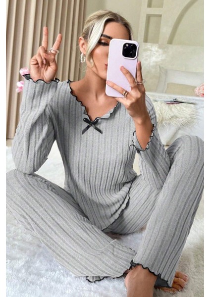 Kadın Gri Çizgili Uzun Kollu Fiyonk Detaylı Pijama Takımı Rahat Mevsimlik