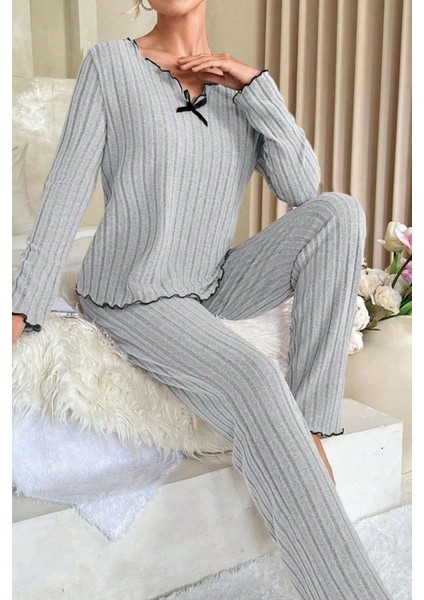 Kadın Gri Çizgili Uzun Kollu Fiyonk Detaylı Pijama Takımı Rahat Mevsimlik modelleri