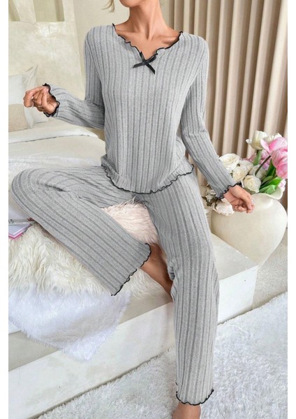 Kadın Gri Çizgili Uzun Kollu Fiyonk Detaylı Pijama Takımı Rahat Mevsimlik indirimleri