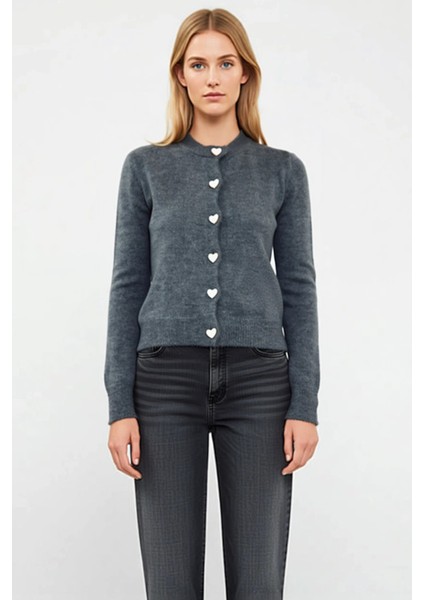 Kadın Yumuşak Dokulu Kalp Düğmeli Triko Hırka Ceket Görünümüyle Şıklık ve Konforu Birleştiriyor fırsatları