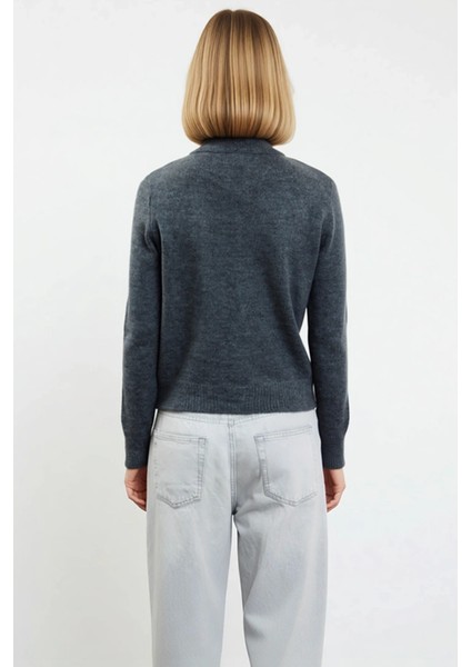 Kadın Yumuşak Dokulu Kalp Düğmeli Triko Hırka Ceket Görünümüyle Şıklık ve Konforu Birleştiriyor indirimleri