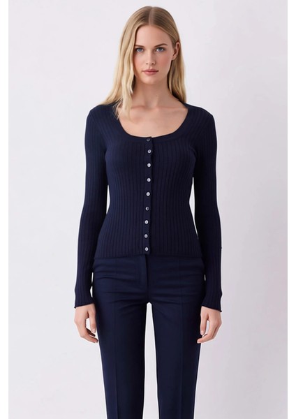 Kadın Fitilli Kare Yaka Uzun Kollu Düğmeli Triko Hırka Günlük Şıklık ve Konfor Sunan Çok Yönlü Bir fırsatları