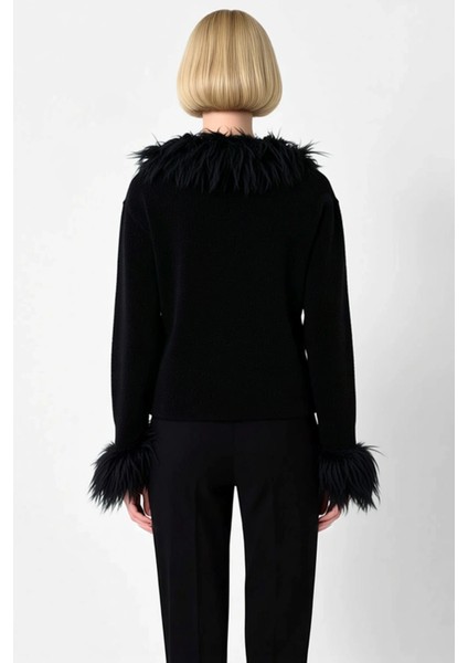 Kadın Özel Iplik Otriş ve Kürk Detayları Ile Tasarlanmış Regular Kesim Uzun Kollu Triko Hırka indirimleri