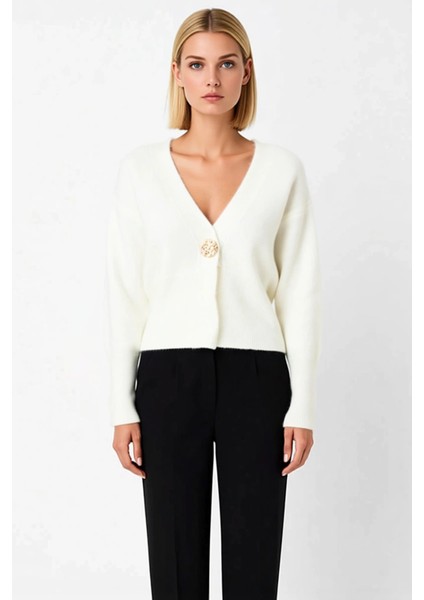 Kadınlara Özel Şık ve Rahat Düğme Detaylı Yumuşak Dokulu V Yaka Triko Hırka Kış Kombinlerinin fırsatları