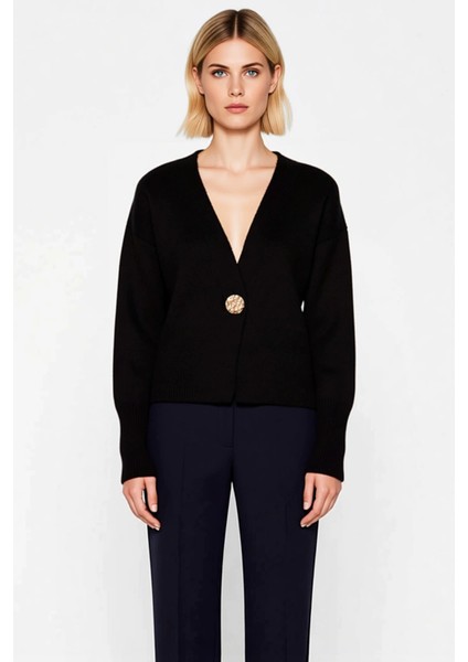 Kadınlara Özel Şık ve Rahat Düğme Detaylı Yumuşak Dokulu V Yaka Triko Hırka Kış Kombinlerinin fırsatları