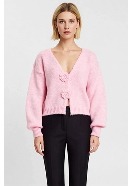 Kadın Regular Kesim V Yaka Balon Kol Gül Detaylı Crop Triko Hırka Yumuşak Dokusuyla Şıklık Sunar fırsatları