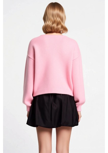 Kadın Regular Kesim V Yaka Balon Kol Gül Detaylı Crop Triko Hırka Yumuşak Dokusuyla Şıklık Sunar indirimleri