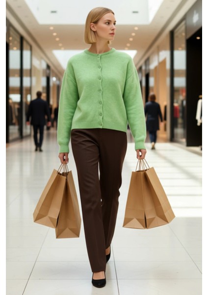 Kadın Geniş Kalıp Yumuşak Dokulu Triko Hırka Düğmeli Ön Kapanış Uzun Kollu Rahat Kesim Şık modelleri