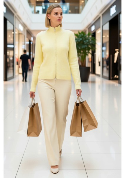 Kadın Fermuarlı Dik Yaka Papatya Detaylı Triko Hırka Günlük Şıklık ve Konfor Sunan Zarif Bir Parça modelleri