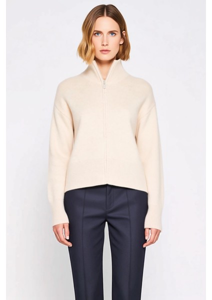 Kadın Yumuşak Dokulu Geniş Kalıp Fermuarlı Triko Hırka Günlük Stilinize Konforlu ve Şık Bir Dokunuş fırsatları