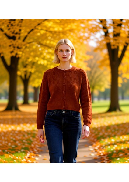 Kadın Şık ve Rahat Kısa Kesim Düğmeli Yumuşak Dokulu Ajurlu Delikli Triko Hırka Günlük Kullanım