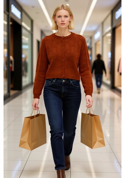 Kadın Şık ve Rahat Kısa Kesim Düğmeli Yumuşak Dokulu Ajurlu Delikli Triko Hırka Günlük Kullanım modelleri