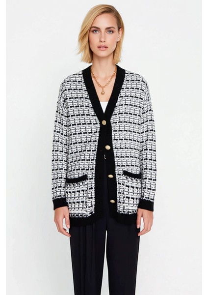 Kadın Geniş Kalıp V Yaka Düşük Kol Dokulu Simli Tüvit Görünümlü Uzun Triko Hırka Düğmeli Şık fırsatları