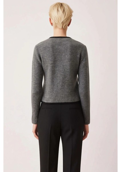 Kadın Vücuda Oturan Ribanalı Örgü Crop Hırka Kurdele Düğmeli Biye Detaylı Şık ve Konforlu Spor indirimleri