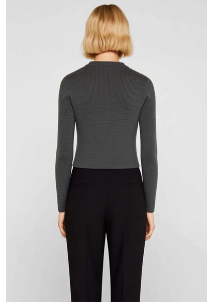 Kadın Crop Kesim Fermuarlı Polo Yaka Uzun Kollu Fitilli Triko Hırka Günlük Şıklık ve Sunan Tasarım indirimleri