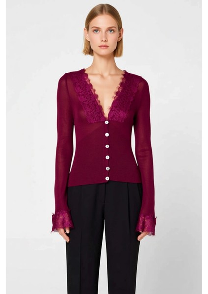 Kadın Dantel Işlemeli V Yaka Fitted Triko Hırka Uzun Kollu Zarif ve Modern Bir Dokunuş Şık fırsatları