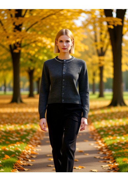 Kadın Taş Işlemeli Bisiklet Yaka Düz Kesim Uzun Kollu Triko Hırka Kış Aylarının Konforlu ve Şık