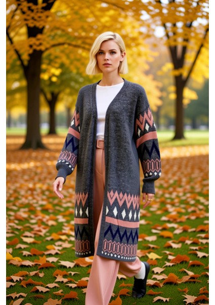 Kadın Uzun Jakarlı Triko Hırka Rahat Kesim Etnik Desenli Balon Kol Detayı Açık Ön Tasarım Şık