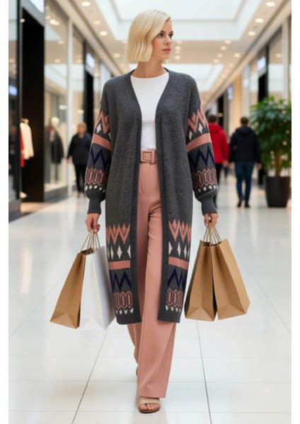 Kadın Uzun Jakarlı Triko Hırka Rahat Kesim Etnik Desenli Balon Kol Detayı Açık Ön Tasarım Şık modelleri