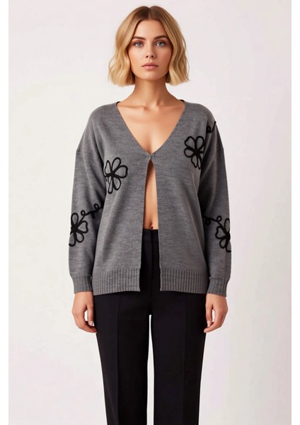 Kadın V Yaka Çiçek Nakışlı Triko Hırka Rahat Kesim Uzun Kollu Şık ve Konforlu Günlük Giyim fırsatları