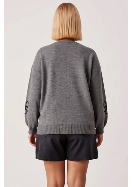 Kadın V Yaka Çiçek Nakışlı Triko Hırka Rahat Kesim Uzun Kollu Şık ve Konforlu Günlük Giyim indirimleri