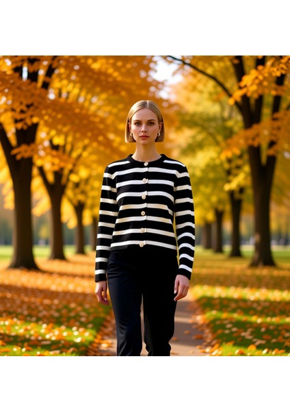 Kadın Çizgili Bisiklet Yaka Düğmeli Triko Hırka Konforlu Regular Kesim Günlük Stilinize Özel Bir