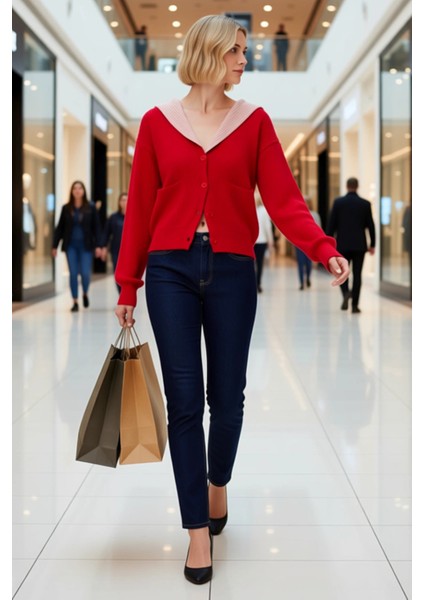 Kadın Devrik Yakalı Renk Bloklu Yumuşak Dokulu Triko Hırka Günlük Şıklık ve Konfor Estetik modelleri