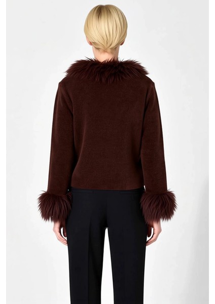 Kadın Özel Iplik Otriş ve Kürk Detayları Ile Tasarlanmış Regular Kesim Uzun Kollu Triko Hırka fırsatları