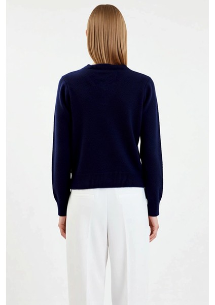 Kadın Yumuşak Dokulu Kalp Düğmeli Triko Hırka Ceket Görünümüyle Şıklık ve Konforu Birleştiriyor indirimleri