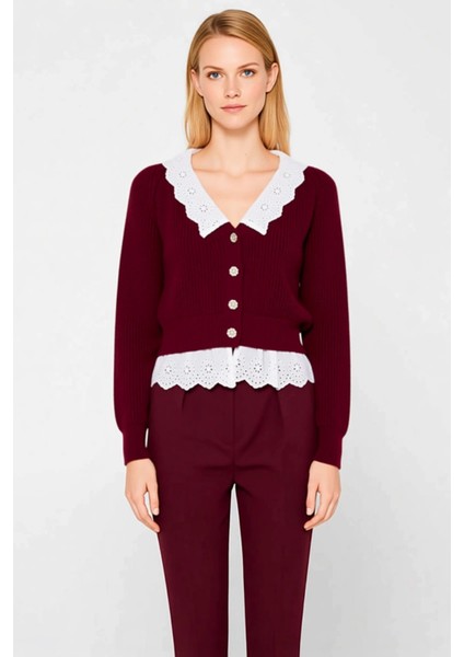 Kadın Crop Garnili V Yaka Triko Hırka Zarif Düğme Detayları ile Şık ve Konforlu Bir Seçim Her