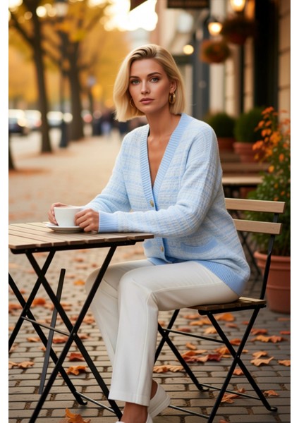 Kadın Geniş Kalıp V Yaka Düşük Kol Dokulu Simli Tüvit Görünümlü Uzun Triko Hırka Düğmeli Şık fiyatları