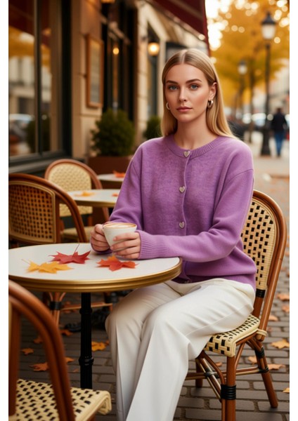 Kadın Yumuşak Dokulu Kalp Düğmeli Triko Hırka Ceket Görünümüyle Şıklık ve Konforu Birleştiriyor fiyatları