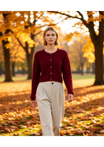 Kadın Regular Kalıp Triko Hırka Uzun Kollu ve Bisiklet Yaka Detaylarıyla Konforlu Bir Parça