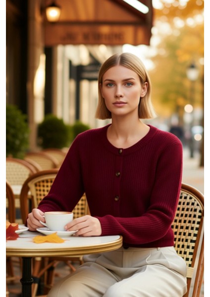 Kadın Regular Kalıp Triko Hırka Uzun Kollu ve Bisiklet Yaka Detaylarıyla Konforlu Bir Parça fiyatları