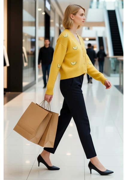 Kadın Oversize Crop V Yaka Düşük Kol Nakışlı Triko Hırka Portakal Dilimi Desenli Yumuşak Dokulu modelleri