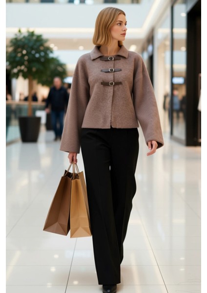 Kadın Polo Yaka Toka Detaylı Düşük Kol Yumuşak Dokulu Triko Hırka Ceket ve Modern Konforu Şık fiyatları