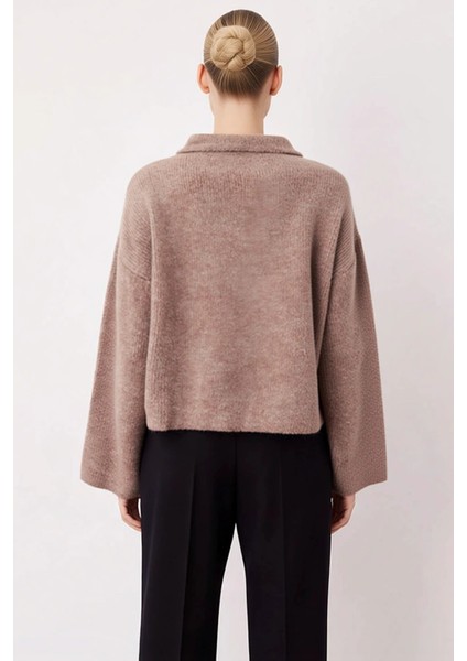 Kadın Polo Yaka Toka Detaylı Düşük Kol Yumuşak Dokulu Triko Hırka Ceket ve Modern Konforu Şık fırsatları