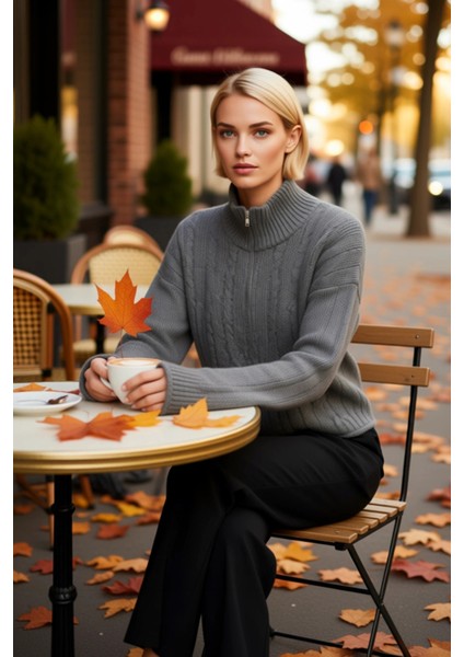 Kadın Konforlu Yumuşak Dokulu Oversize Kesim Fermuarlı Dik Yaka Saç Örgülü Uzun Kollu Triko Hırka fiyatları