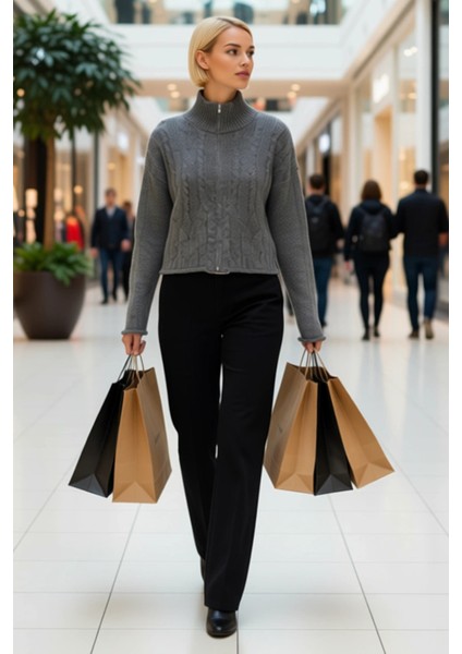 Kadın Konforlu Yumuşak Dokulu Oversize Kesim Fermuarlı Dik Yaka Saç Örgülü Uzun Kollu Triko Hırka modelleri