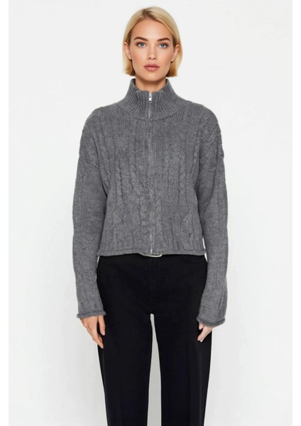 Kadın Konforlu Yumuşak Dokulu Oversize Kesim Fermuarlı Dik Yaka Saç Örgülü Uzun Kollu Triko Hırka fırsatları