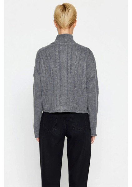 Kadın Konforlu Yumuşak Dokulu Oversize Kesim Fermuarlı Dik Yaka Saç Örgülü Uzun Kollu Triko Hırka indirimleri