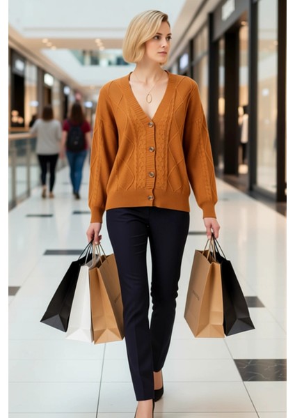 Kadın V Yaka Düşük Kol Saç Örgü ve Baklava Desenli Düğmeli Triko Hırka Rahat Kalıp Kışlık Şıklık modelleri