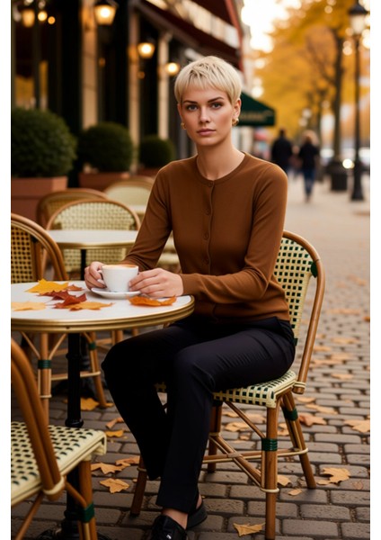 Kadın Regular Fit Bisiklet Yaka Düğmeli Triko Hırka Uzun Kollu Basic Kesim Konforlu Günlük Stil fiyatları