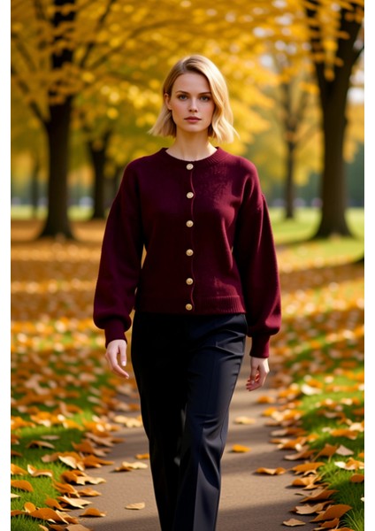 Kadın Şık Düğme Detaylı Yumuşak Dokulu Triko Hırka Günlük Kombinlerin Rahat ve Zarif Seçimi